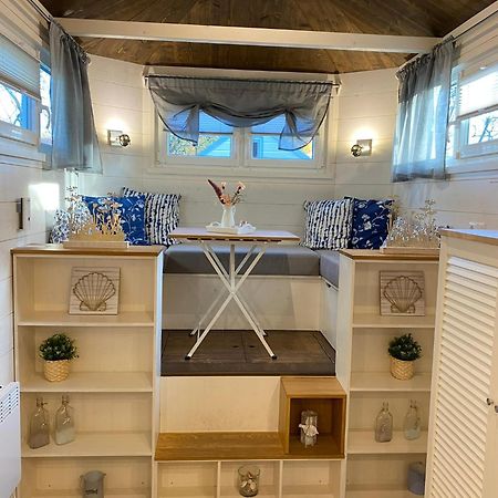 Tiny House Ems Im Pier9 Tiny House Hotel Хам Екстериор снимка