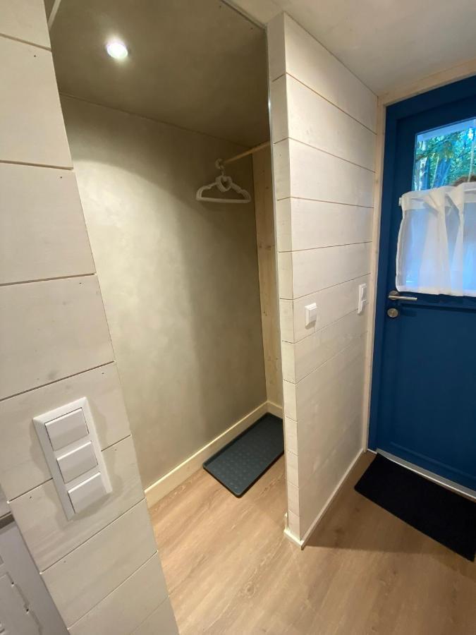 Tiny House Ems Im Pier9 Tiny House Hotel Хам Екстериор снимка