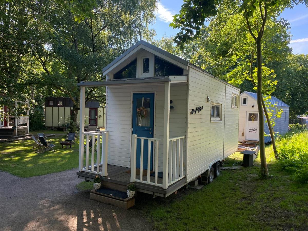 Tiny House Ems Im Pier9 Tiny House Hotel Хам Екстериор снимка