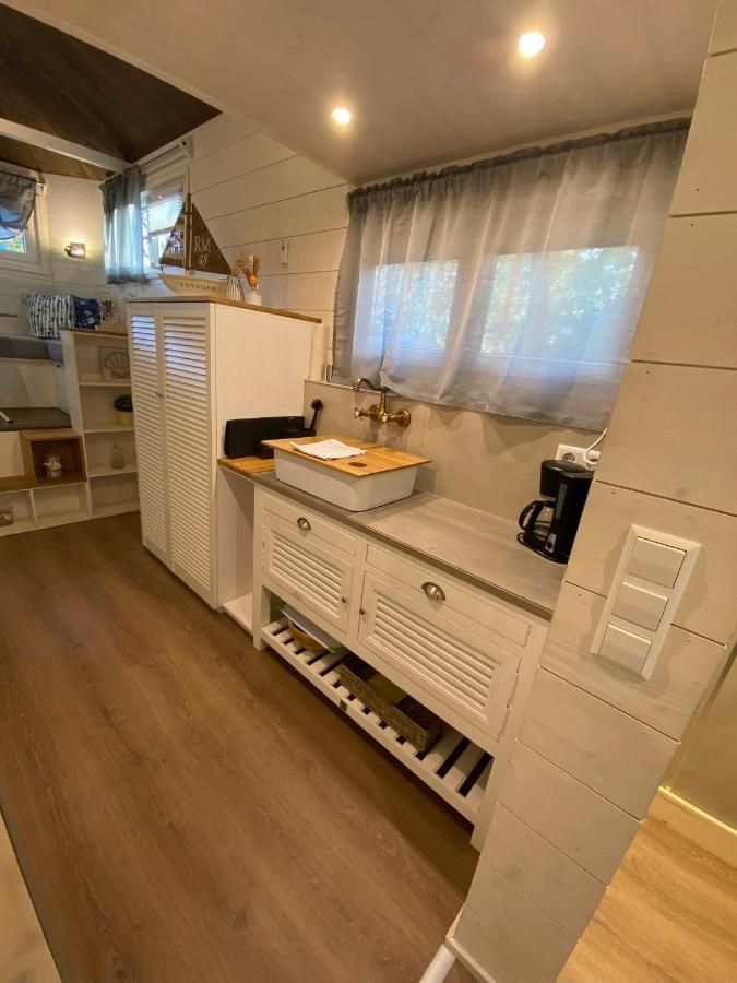 Tiny House Ems Im Pier9 Tiny House Hotel Хам Екстериор снимка