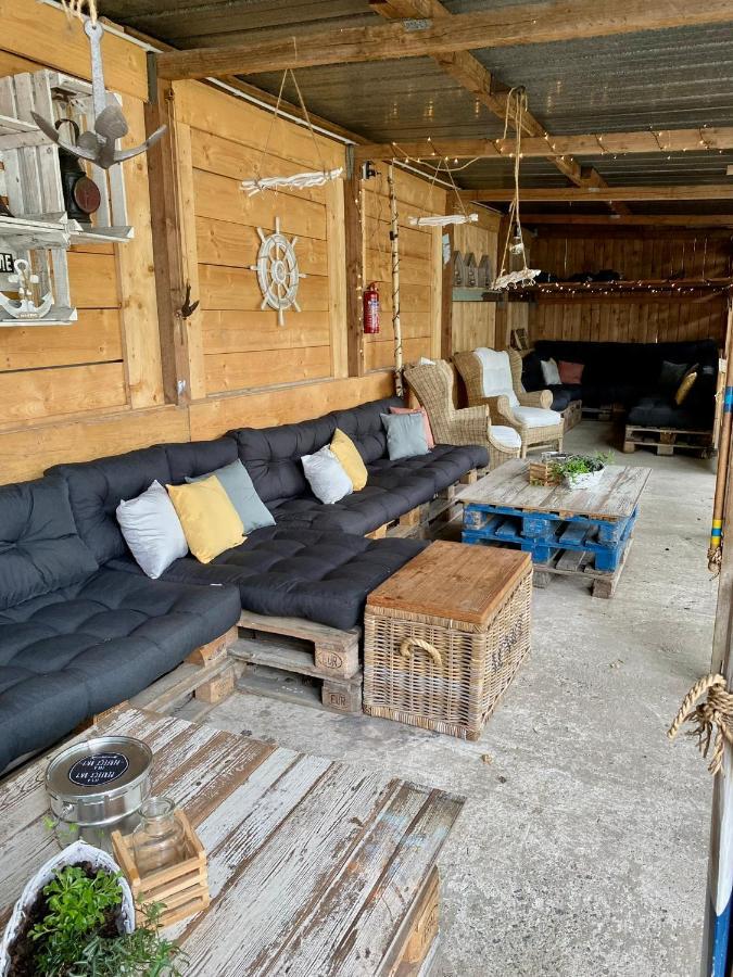 Tiny House Ems Im Pier9 Tiny House Hotel Хам Екстериор снимка