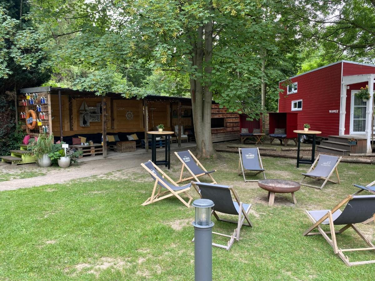 Tiny House Ems Im Pier9 Tiny House Hotel Хам Екстериор снимка